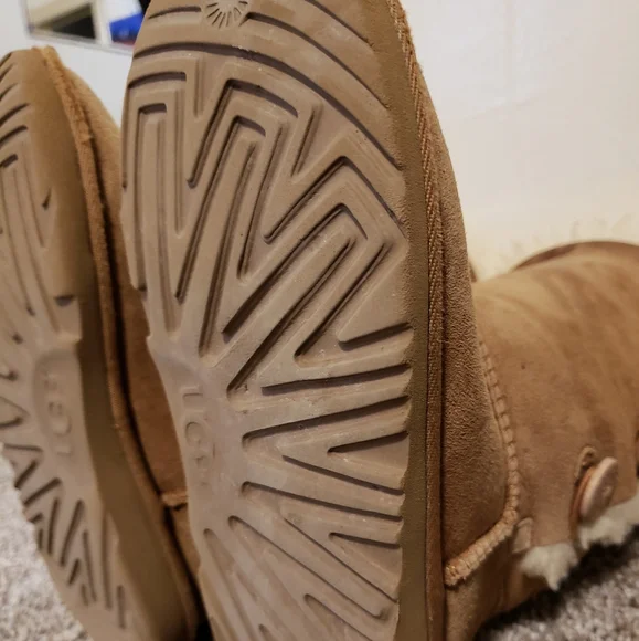 Authentic Ugg designer tall Triple Bailey Button boots sz 3 in good condition - Picture 14 of 14